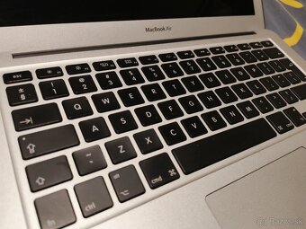 Apple MacBook Air 13" (Early 2014) - 8