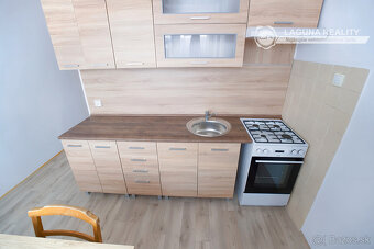 Slnečný byt 2+1 s loggiou v centre, Banícka ul., Sp. N. Ves - 8