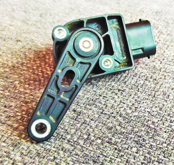 snímač výšky vozidla na BMW - 8