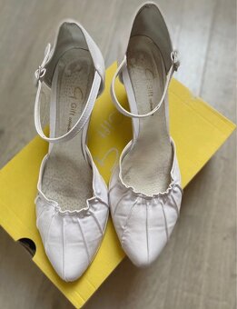 Predám svadobne biele sandále - 8