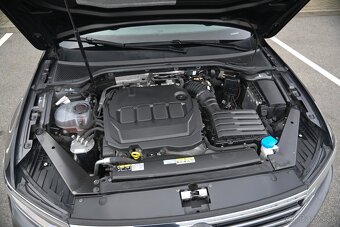 Volkswagen Passat Variant 2.0 TDI Elegance 4Motion DSG - 8