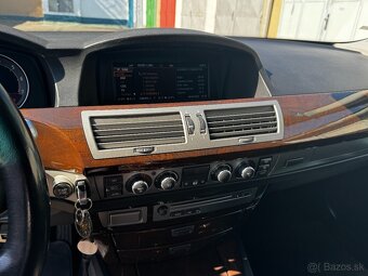 BMW 750i - 8