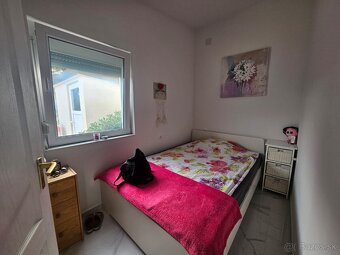 Chorvátsko, krásny jednoposchodový dom, prvý rad pri mori. - 8