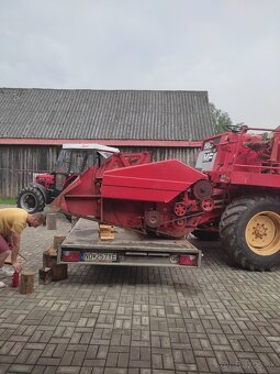 Predám Obilny kombajn - 8
