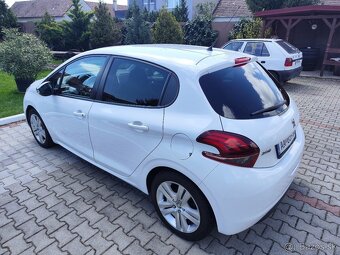 Peugeot 208, 1,2 - 8