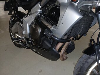 Predám KAWASAKI VERSYS 650, r.v.2008 - 8