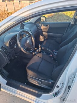 Hyundai i30 1.6 CRDi (2011) - 8