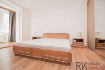 Priestranný 3-izb. tehlový byt s lodžiou, pri Auparku - 8