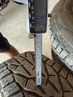 Mercedes zimný komplet R18 + pneu 235/60 7mm - 8