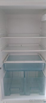 Predám chladničku s mrazničkou dolu - 8