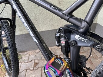 Predám celoodpružený bicykel TREK Slash 8 - 8