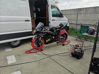 Predám okruhovku suzuki gsxr 600 k4 - 8