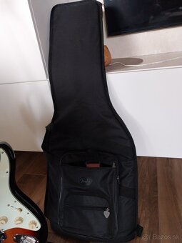 Fender Stratocaster - 8
