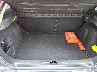 Citroën C4 1.4i, 65 kW – spoľahlivý a pohodlný hatchback - 8