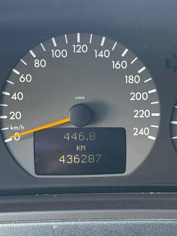 Mercedes Benz E200 - 8