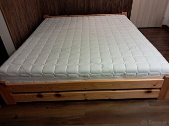 Drevená posteľ s matracom - 8