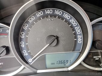 Predam Toyotu Auris - 8