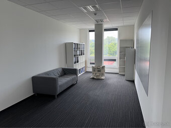 Prenájom samostatného kancelárskeho traktu 230m² v časti Bra - 8