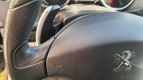 Peugeot 3008 Hybrid4 - 2.0 Diesel 4X4 - 8
