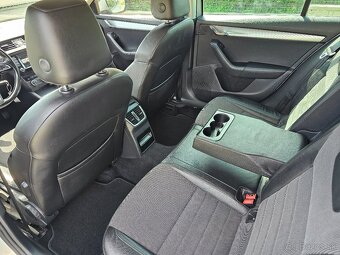 ŠKODA OCTAVIA COMBI III 1.6 TDI ELEGANCE - 8