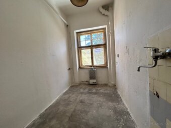 REZERVOVANÉ- Predám veľký 3izb byt na prízemí v pôvodnom st. - 8