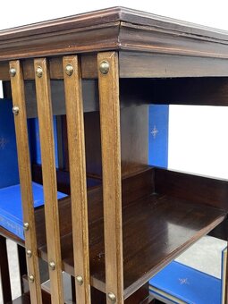 Revolverová rotačná knihovnička - 8