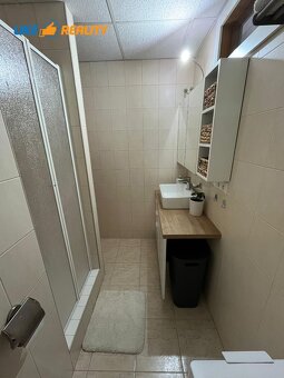 Na predaj veľkometrážny 2-izbový byt v centre Bánoviec nad B - 8