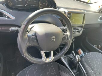 Peugeot 2008 - 8