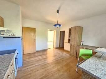 Veľkorysý RD aj pre dve generácie v obci Hrušovany - 8