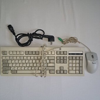stary pocitac celeron A 300 - 8
