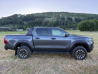 Toyota Hilux 2.8 D Double Cab 6AT GR Sport - 8