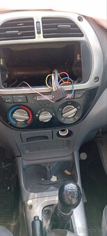 Toyota RAV4 - 8