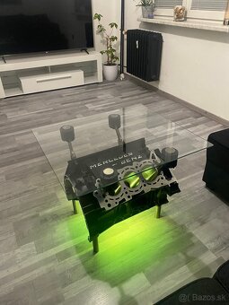 Stôl z motora Mercedes-Benz V6 - 8