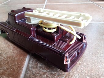 Stara hracka - Stare auto : Hasicske auto od IGRA - 8