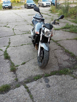 Suzuki GSR 600 - 8