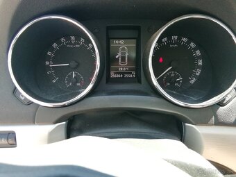 ŠKODA YETI ELEGANCE 2.0 TDI 4X4 110KW 2015 - 8