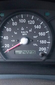 Kia Sorento 2.5 CRDi EX 2006 103 kW - 8