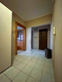 Veľký, slnečný, zariadený 3 izbový byt s loggiou,R5, Levice - 8