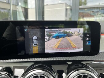 Mercedes-Benz A 180 sedan - 8