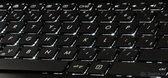 Predám notebook Asus G750JW - 8