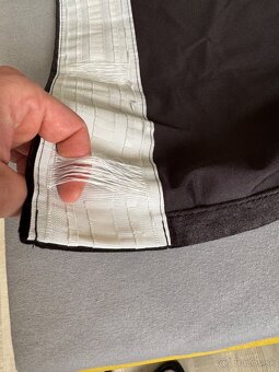 Predám dva čierne závesy - 8