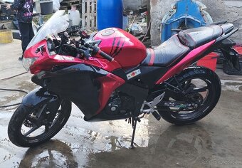 Predám Honda CBR 125 - 8