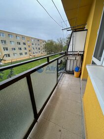 Veľkometrážny 2-izbový byt s balkónom v tichej lokalite na p - 8