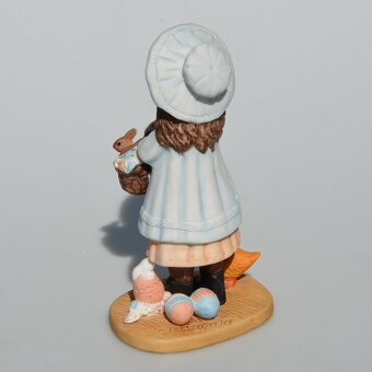 2 roztomilé porcelánové sošky z r 1982- Dievčatká s bábikami - 8