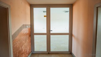 Prenajmem kancelárske/obchodné priestory v centre Stropkova - 8