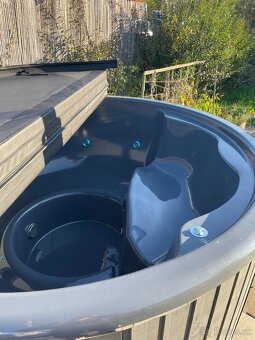 Kupacia kada vírivka jacuzzi - 8