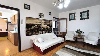 Na predaj veľký 4-izbový byt s balkónom a garážou –... - 8