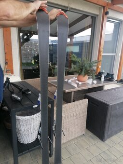 Slalomové lyže Atomic - 8