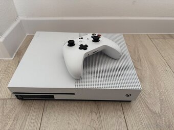 Predám Xbox One S 500GB + GTA V - 8