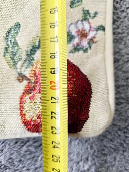 Jabĺčkove prestierania - 8